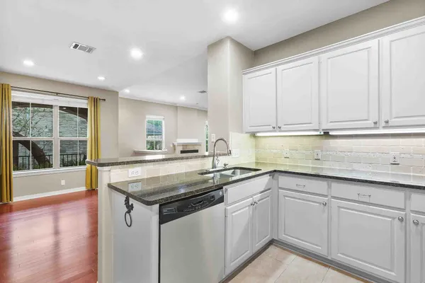 $2,750 | 5800 Courtyard Drive, Unit 2, Austin, TX 78731