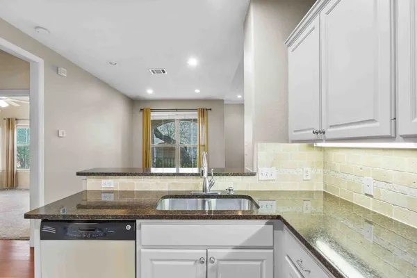 $2,750 | 5800 Courtyard Drive, Unit 2, Austin, TX 78731