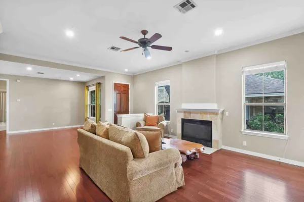 $2,750 | 5800 Courtyard Drive, Unit 2, Austin, TX 78731