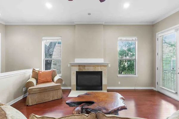 $2,750 | 5800 Courtyard Drive, Unit 2, Austin, TX 78731