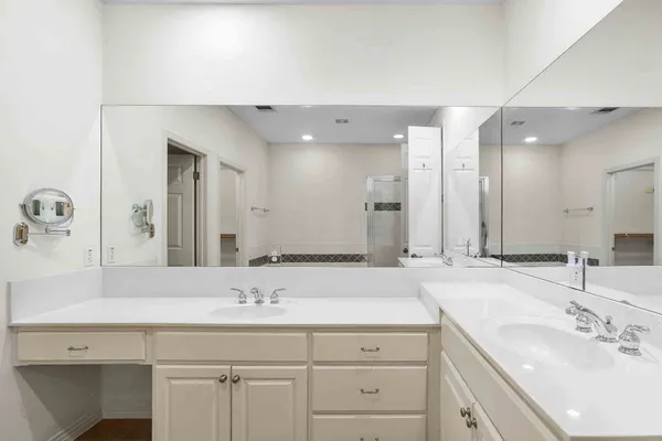 $2,750 | 5800 Courtyard Drive, Unit 2, Austin, TX 78731