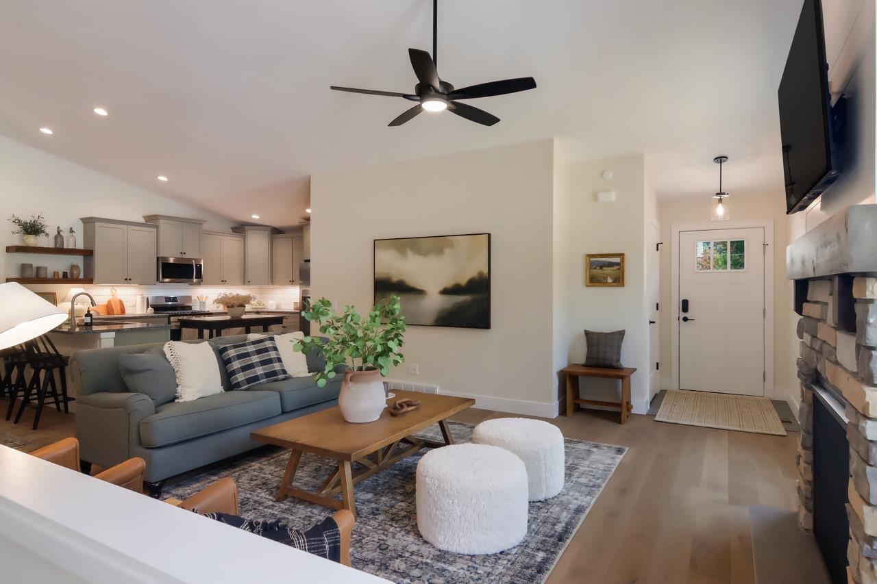 851 Carson Street, Unit 9 Traverse City, MI 49686 - Photo 10 of 36