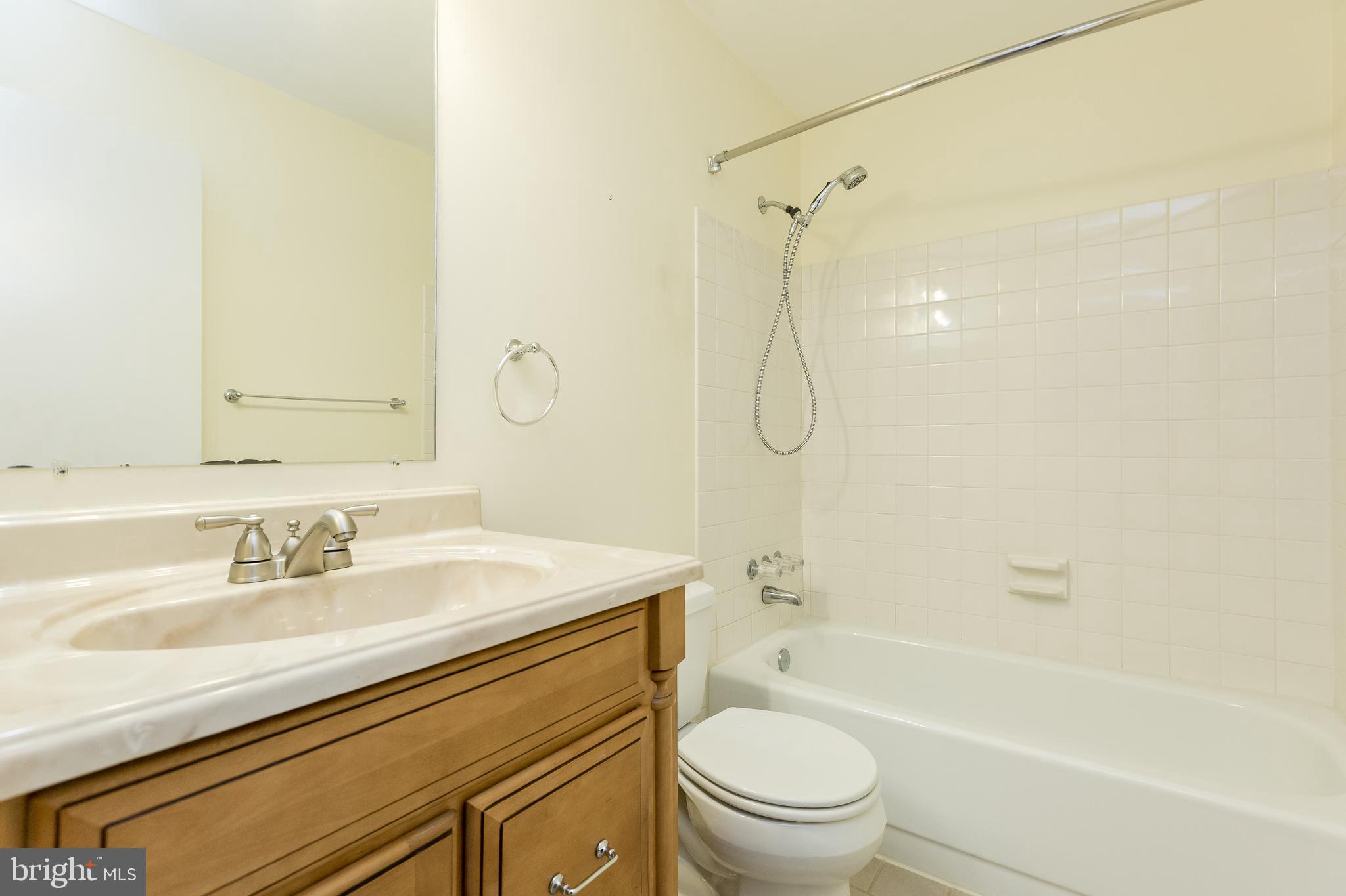 5806 Canvasback Road Burke, VA 22015 - Photo 17 of 43 Upstairs hall bathroom