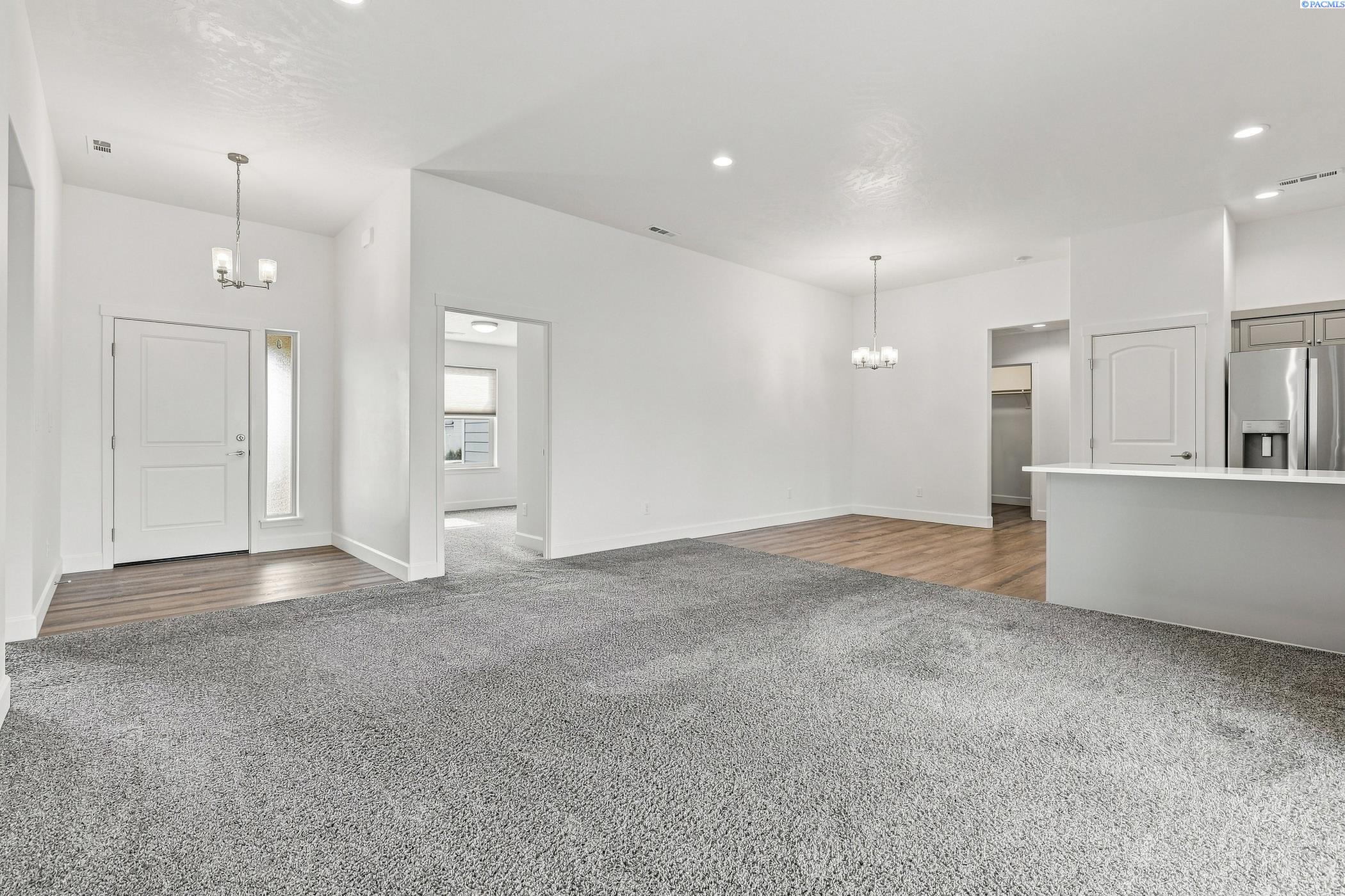 504 Lizzy Lane Grandview, WA 98930 - Photo 6 of 38 Gallery Image 6