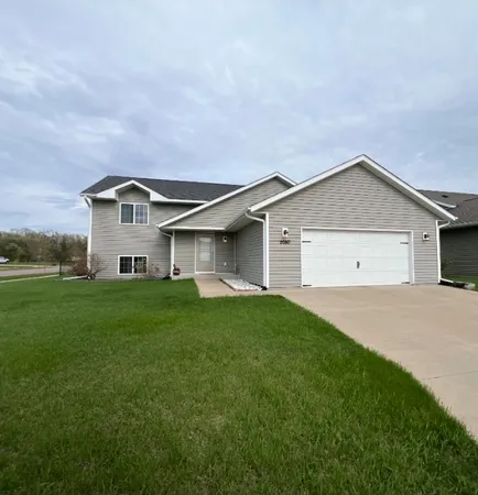 $369,900 | 2080 Pratt Circle, St. Peter, MN 56082