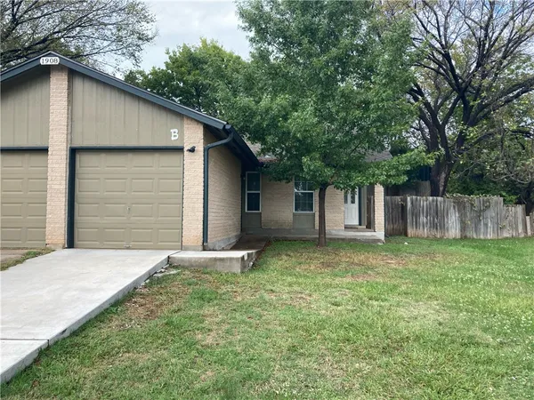 $1,695 | 1908 B Townesouth Circle, Austin, TX 78741