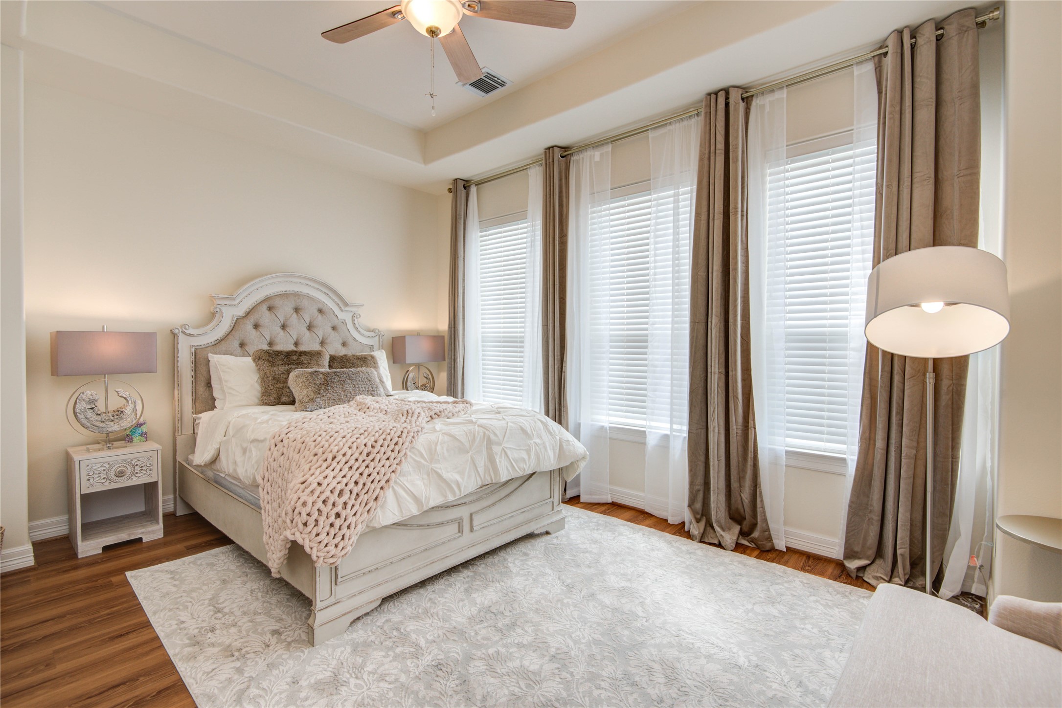 738 Link Road Houston, TX 77009 - Photo 7 of 20 2nd Floor Primary Bedroom