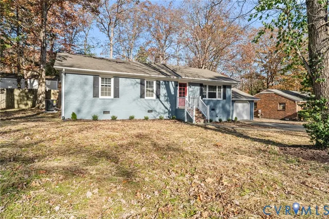 a front view of house with yard