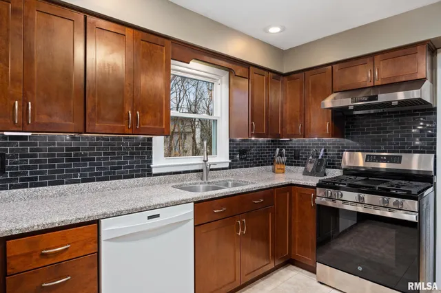 $285,000 | 6600 North Toronado Court, Peoria, IL 61614