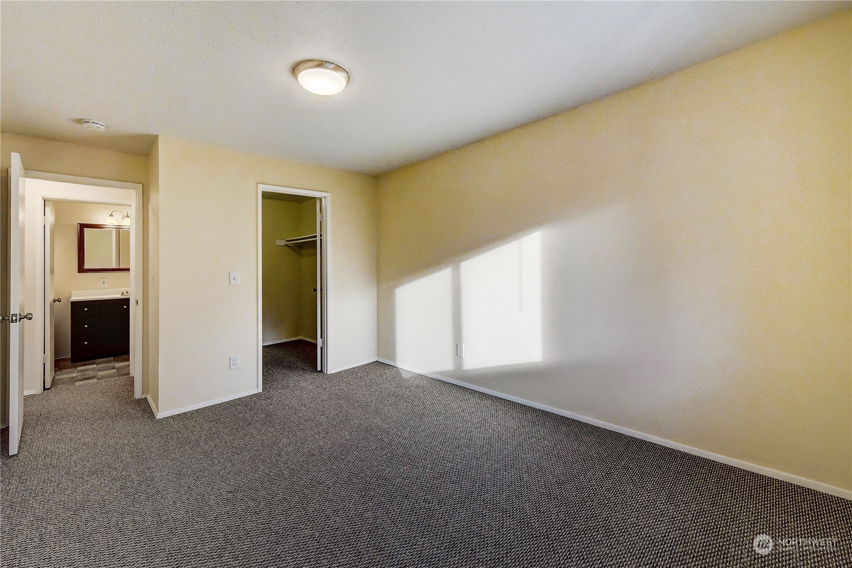 11727 93rd Avenue Northeast Kirkland, WA 98034 - Photo 14 of 36