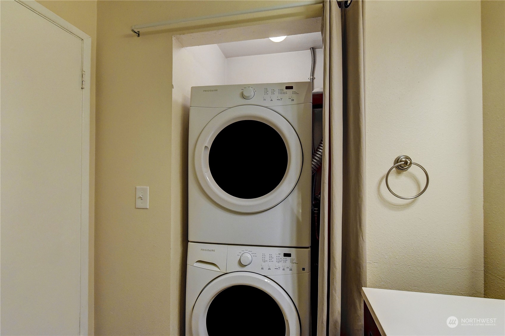 11727 93rd Avenue Northeast Kirkland, WA 98034 - Photo 16 of 36