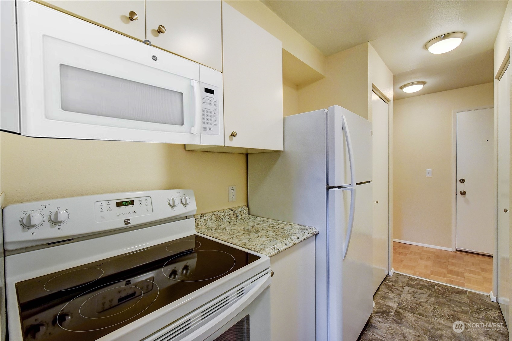 11727 93rd Avenue Northeast Kirkland, WA 98034 - Photo 18 of 36