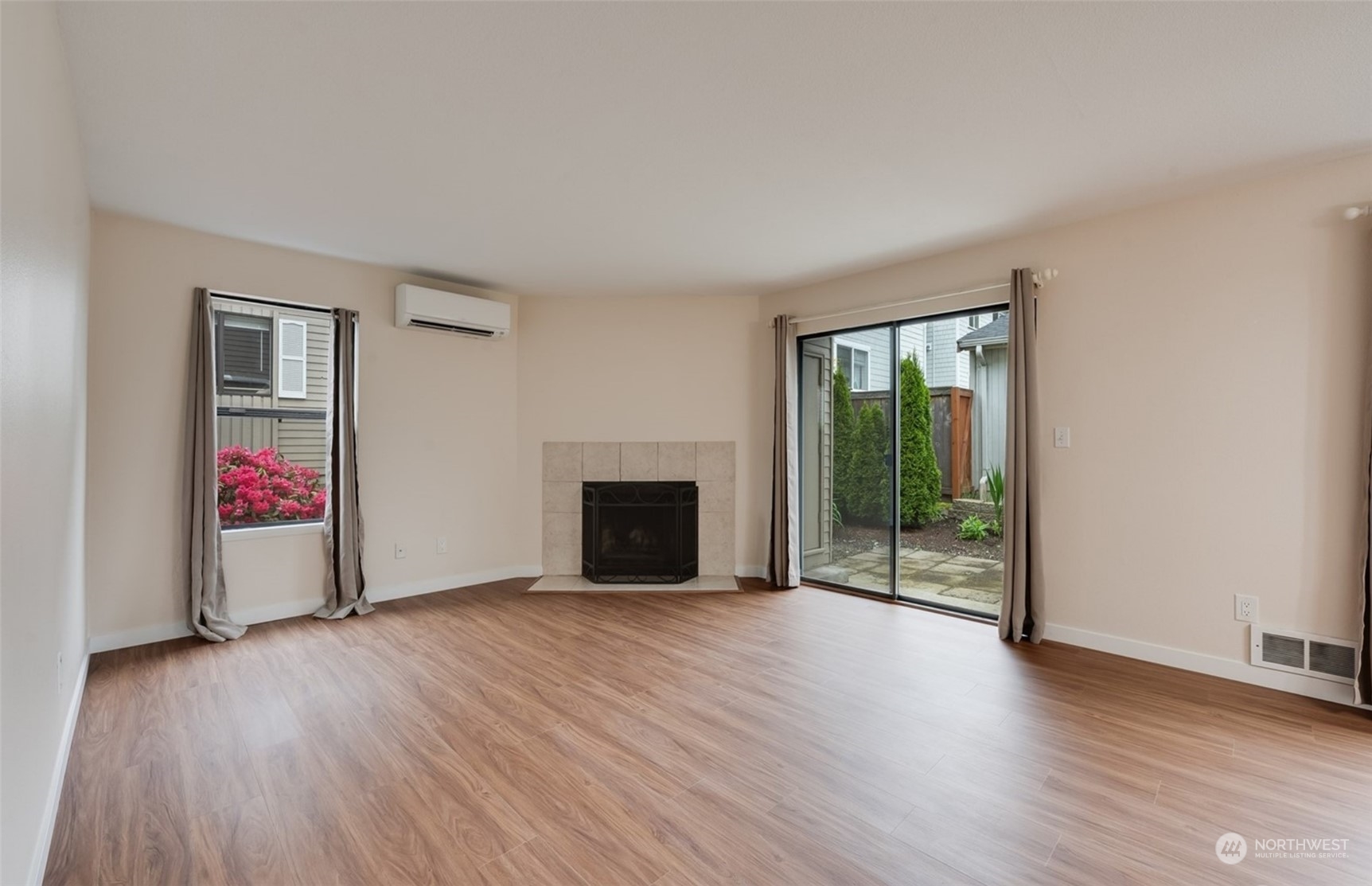 11727 93rd Avenue Northeast Kirkland, WA 98034 - Photo 6 of 36