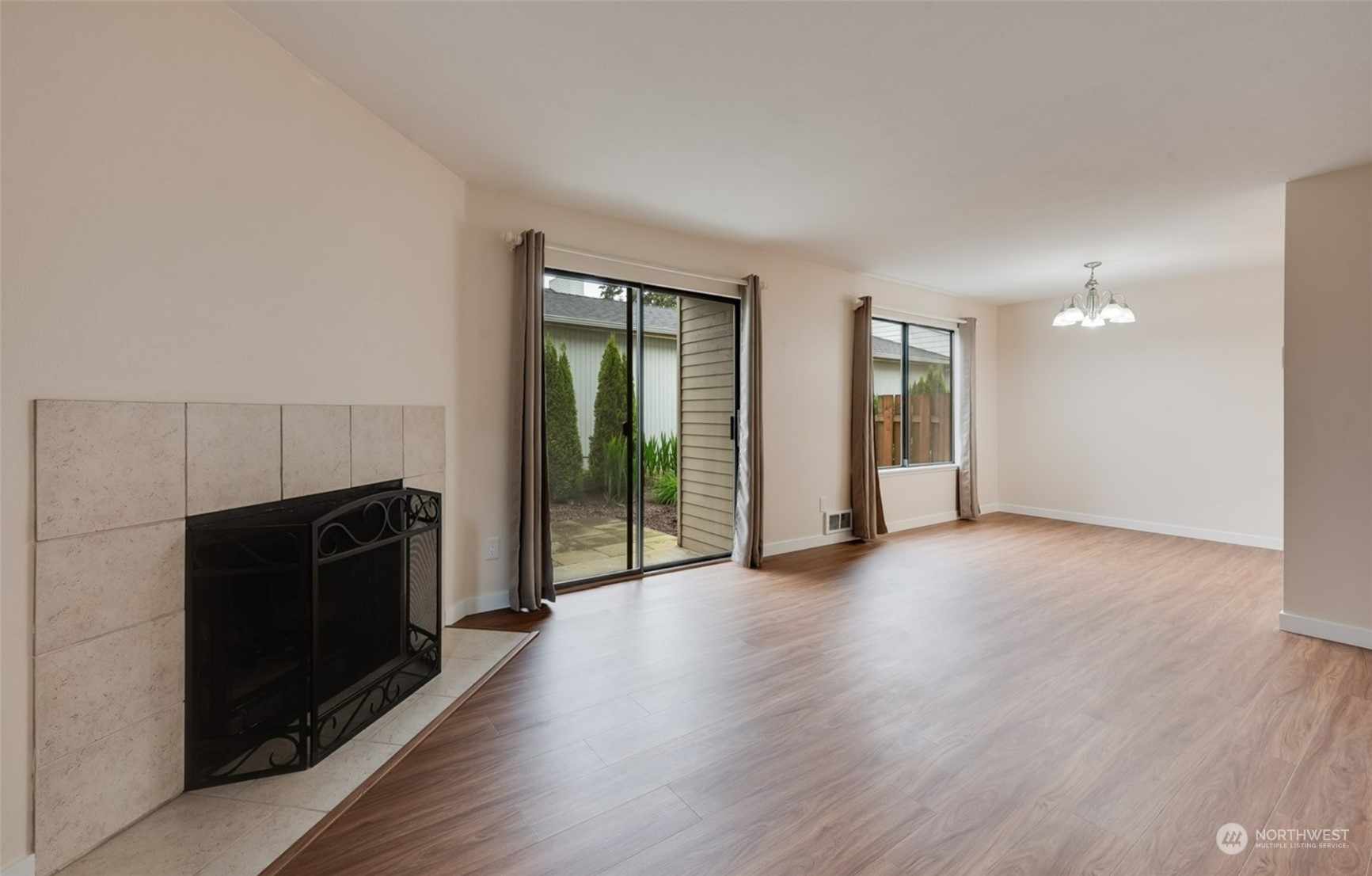 11727 93rd Avenue Northeast Kirkland, WA 98034 - Photo 7 of 36