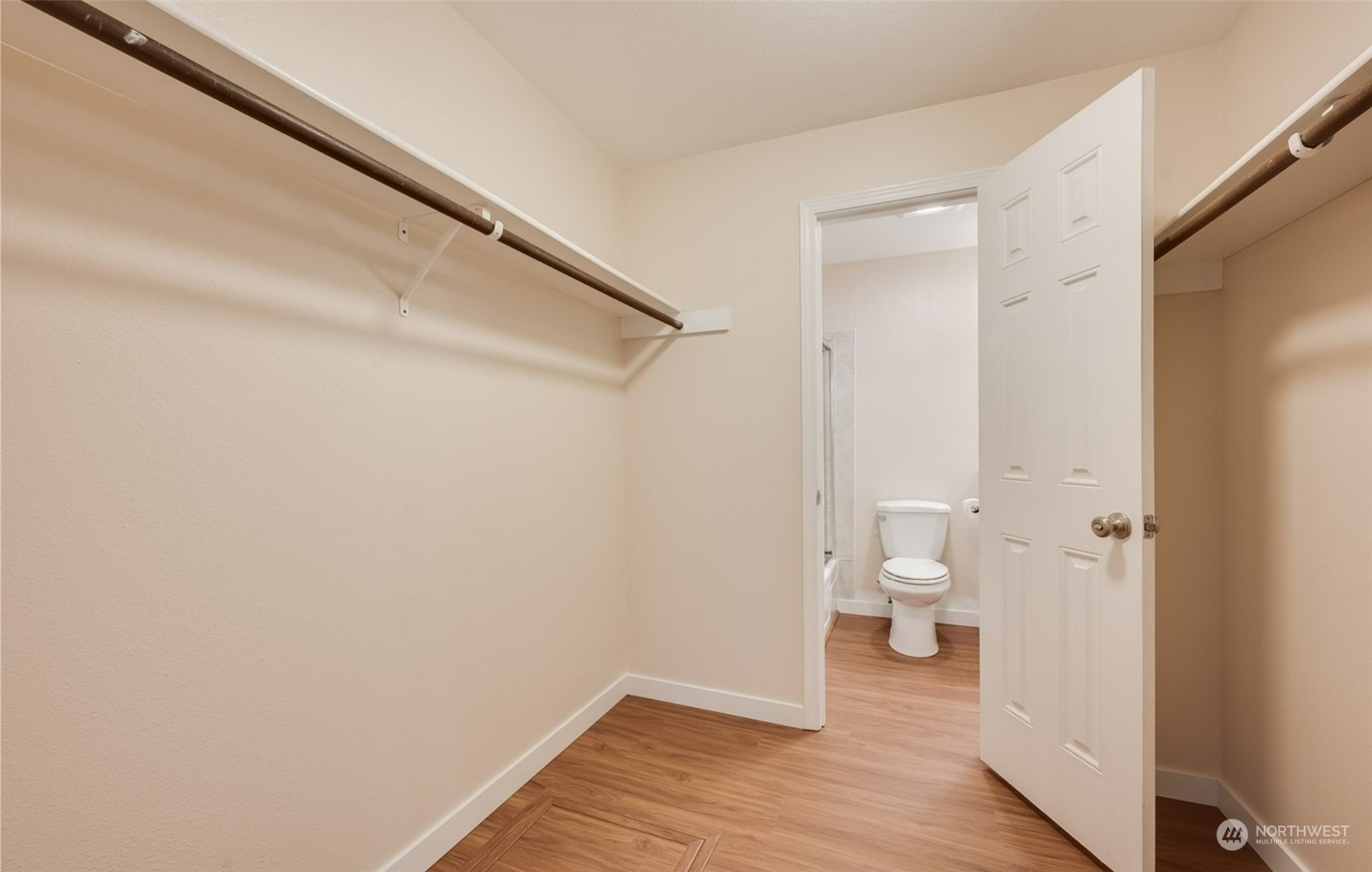 11727 93rd Avenue Northeast Kirkland, WA 98034 - Photo 9 of 36