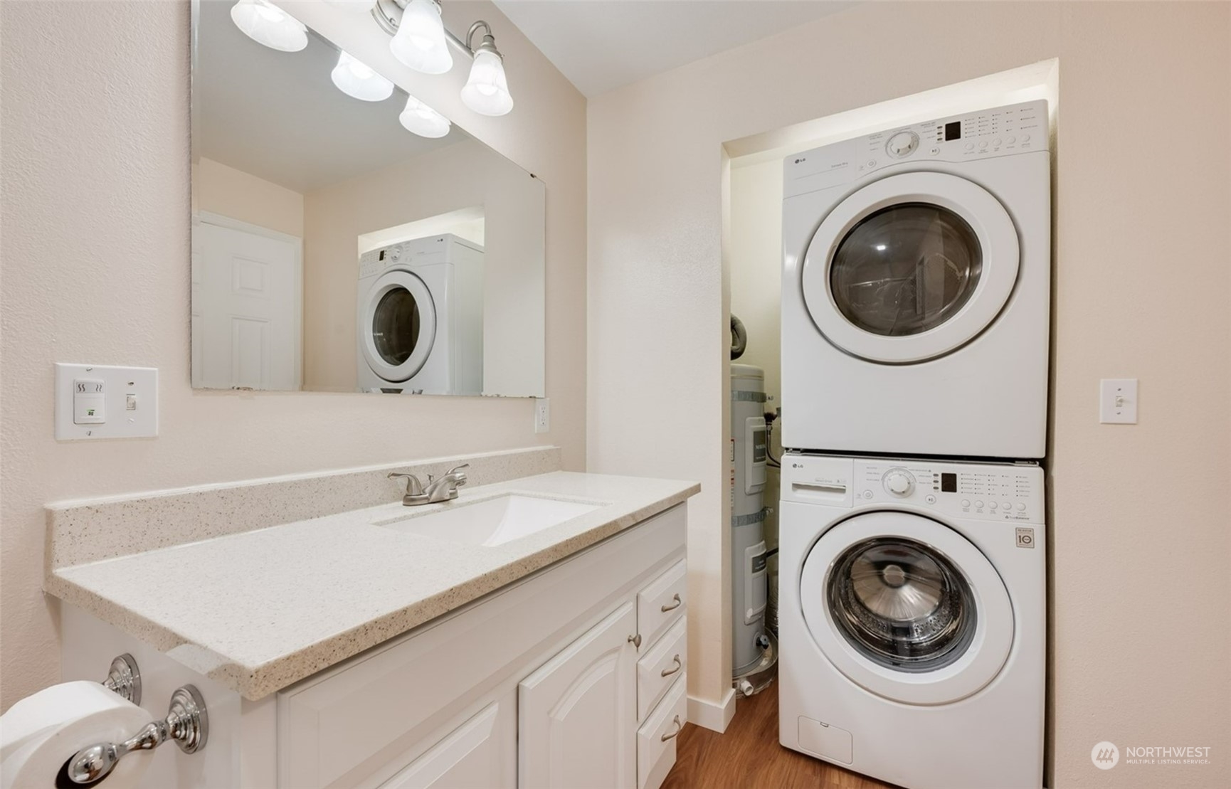 11727 93rd Avenue Northeast Kirkland, WA 98034 - Photo 10 of 36