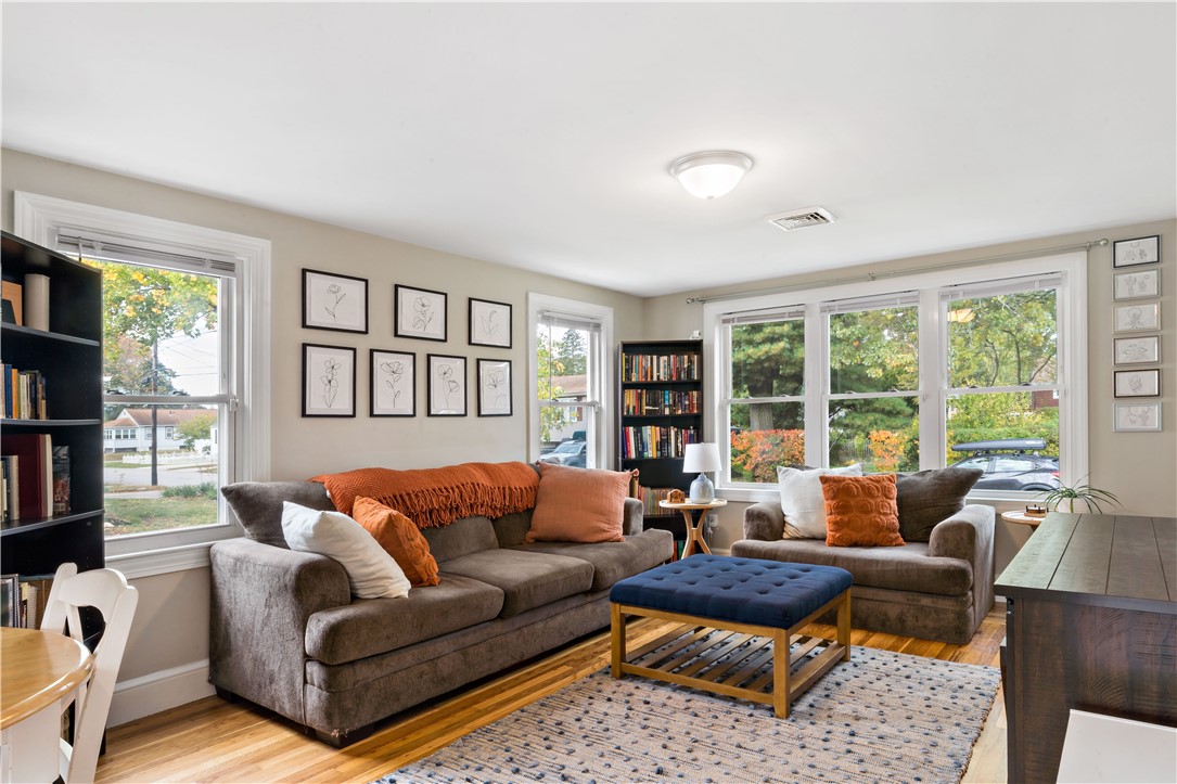 52 Merle Street Warwick, RI 02889 - Photo 5 of 27