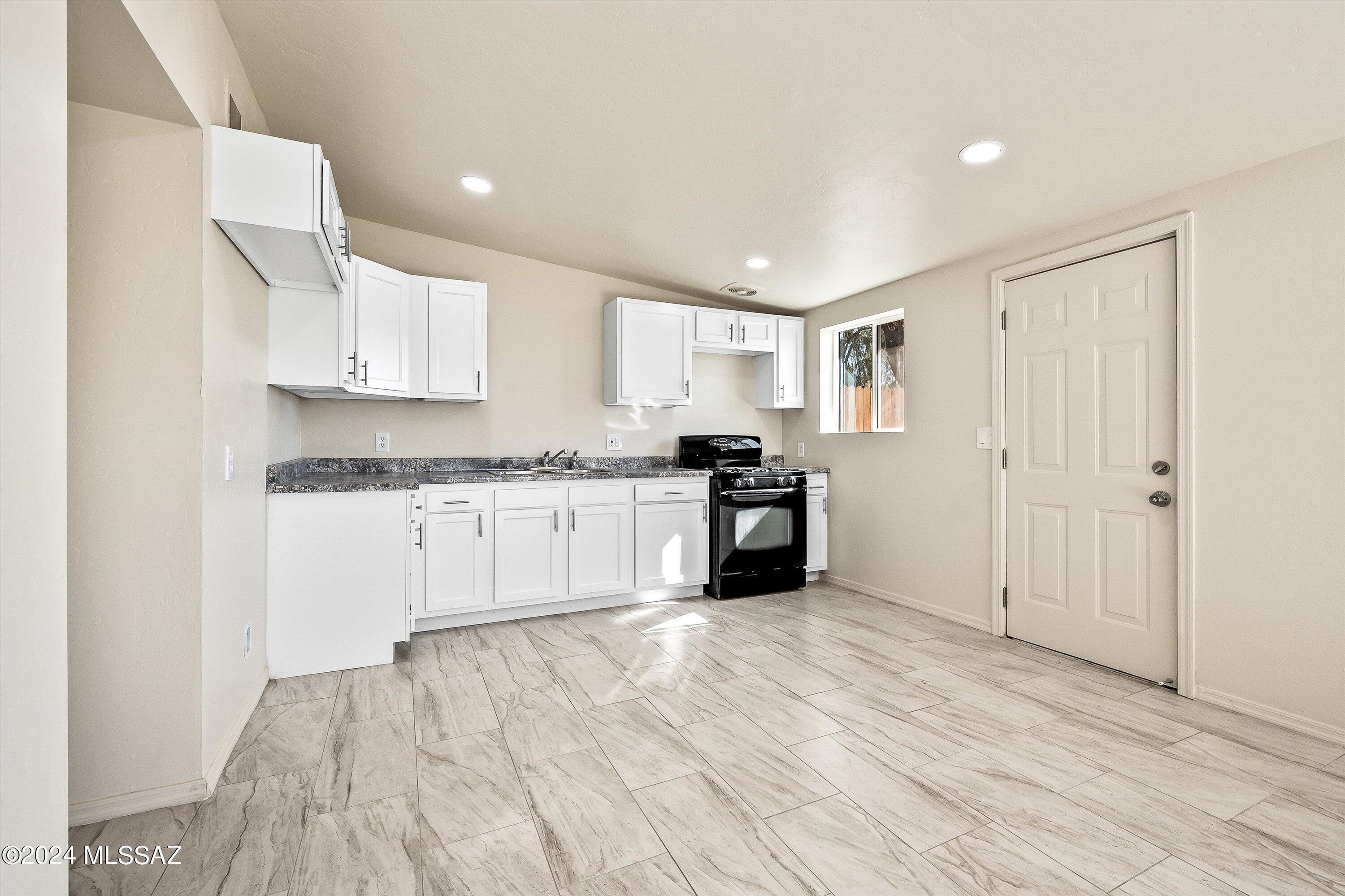 421 East Yavapai Road Tucson, AZ 85705 - Photo 6 of 27