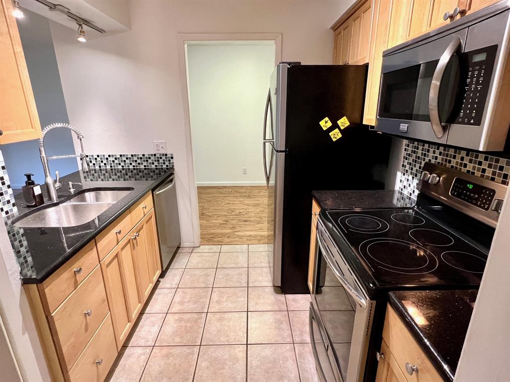 4845 Cedar Springs Road, Unit 368 Dallas, TX 75219 - Photo 5 of 38 a kitchen with a stove and a refrigerator