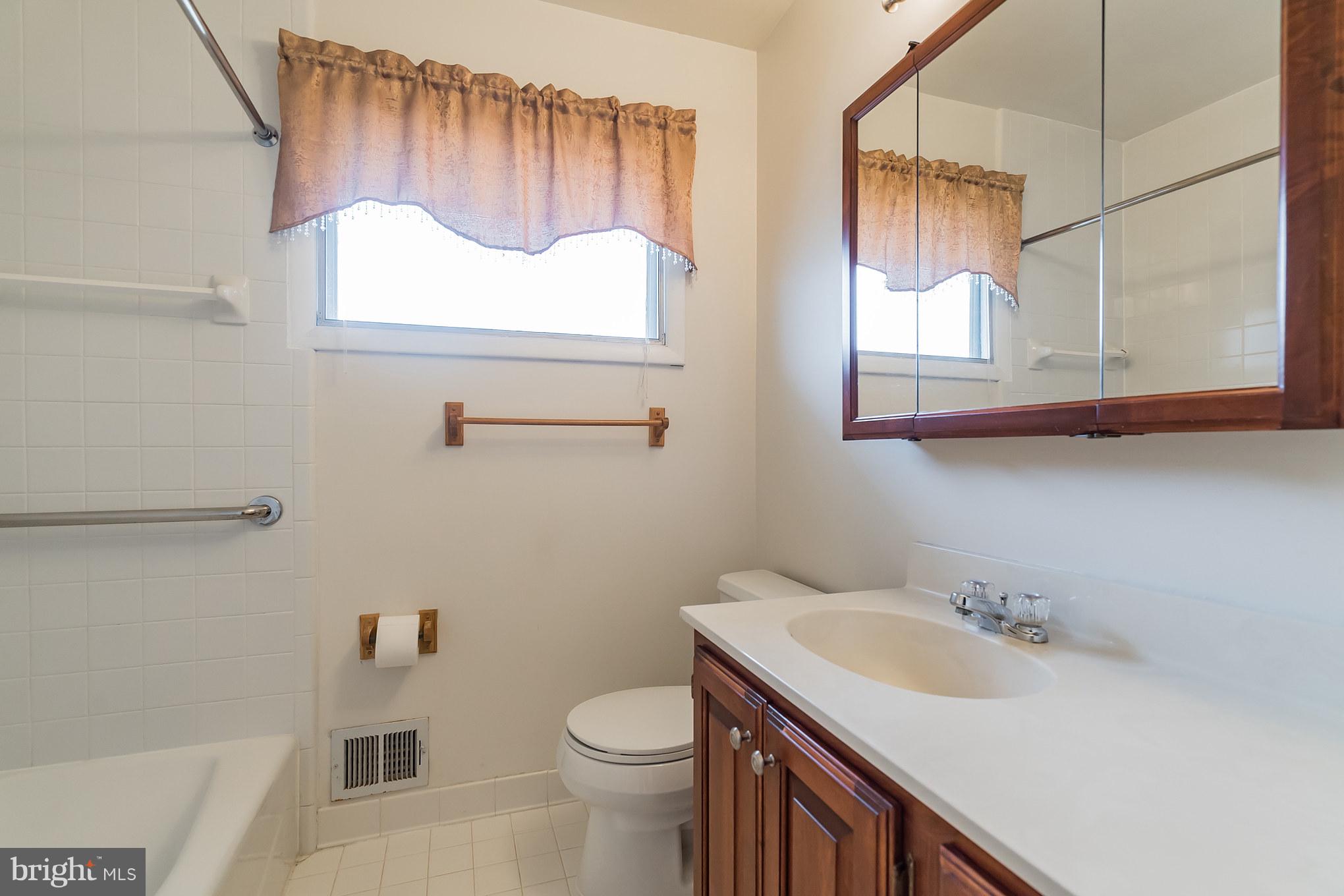 103 Rolling Road Gaithersburg, MD 20877 - Photo 15 of 28 Main Bath