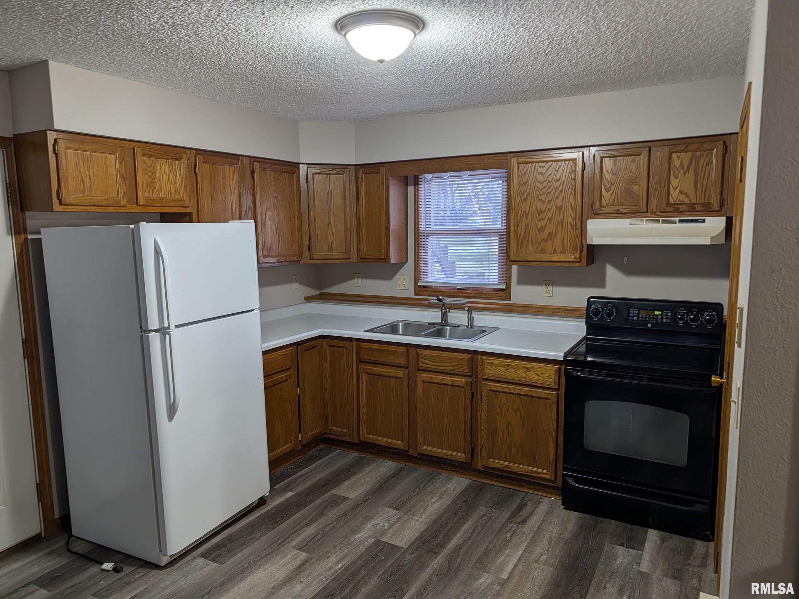 223 South F Street La Harpe, IL 61450 - Photo 3 of 10