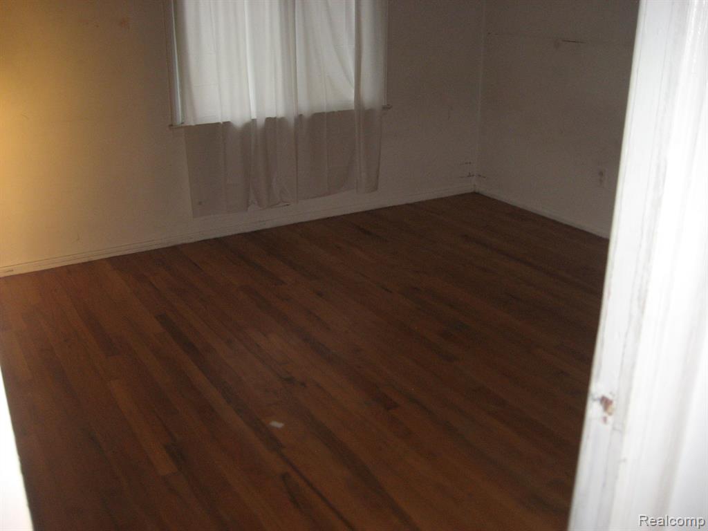 7669 Pelham Road Allen Park, MI 48101 - Photo 9 of 13