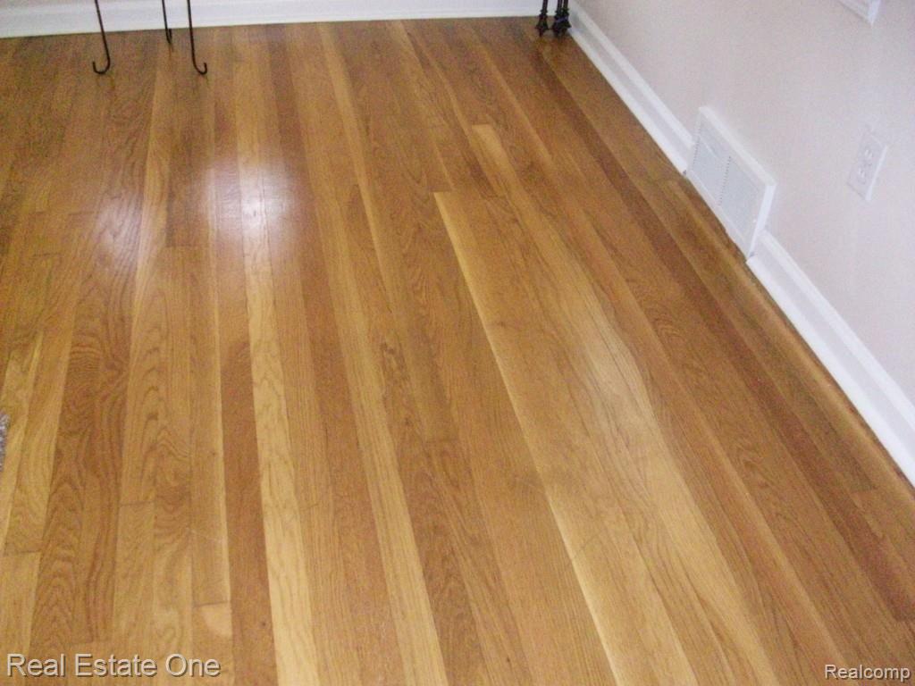 13517 Trenton Road Southgate, MI 48195 - Photo 10 of 27 Trenton Rd 033.jpg