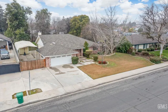 a view of a house with a yard and garage