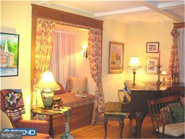 2707 Riverton Road Cinnaminson, NJ 08077 - Photo 4 of 13 Living Room