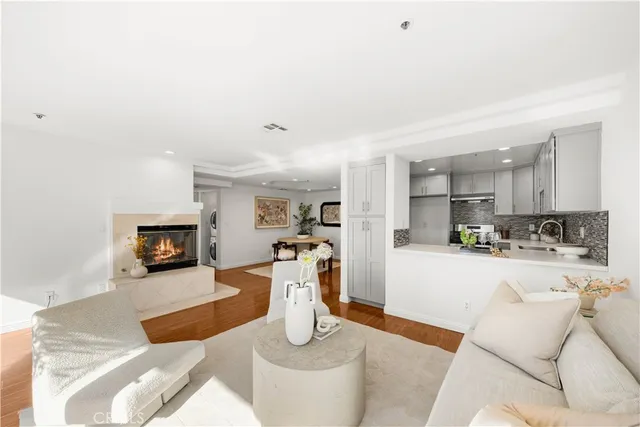 $680,000 | 335 South Sierra Madre Boulevard, Unit 104, Pasadena, CA 91107