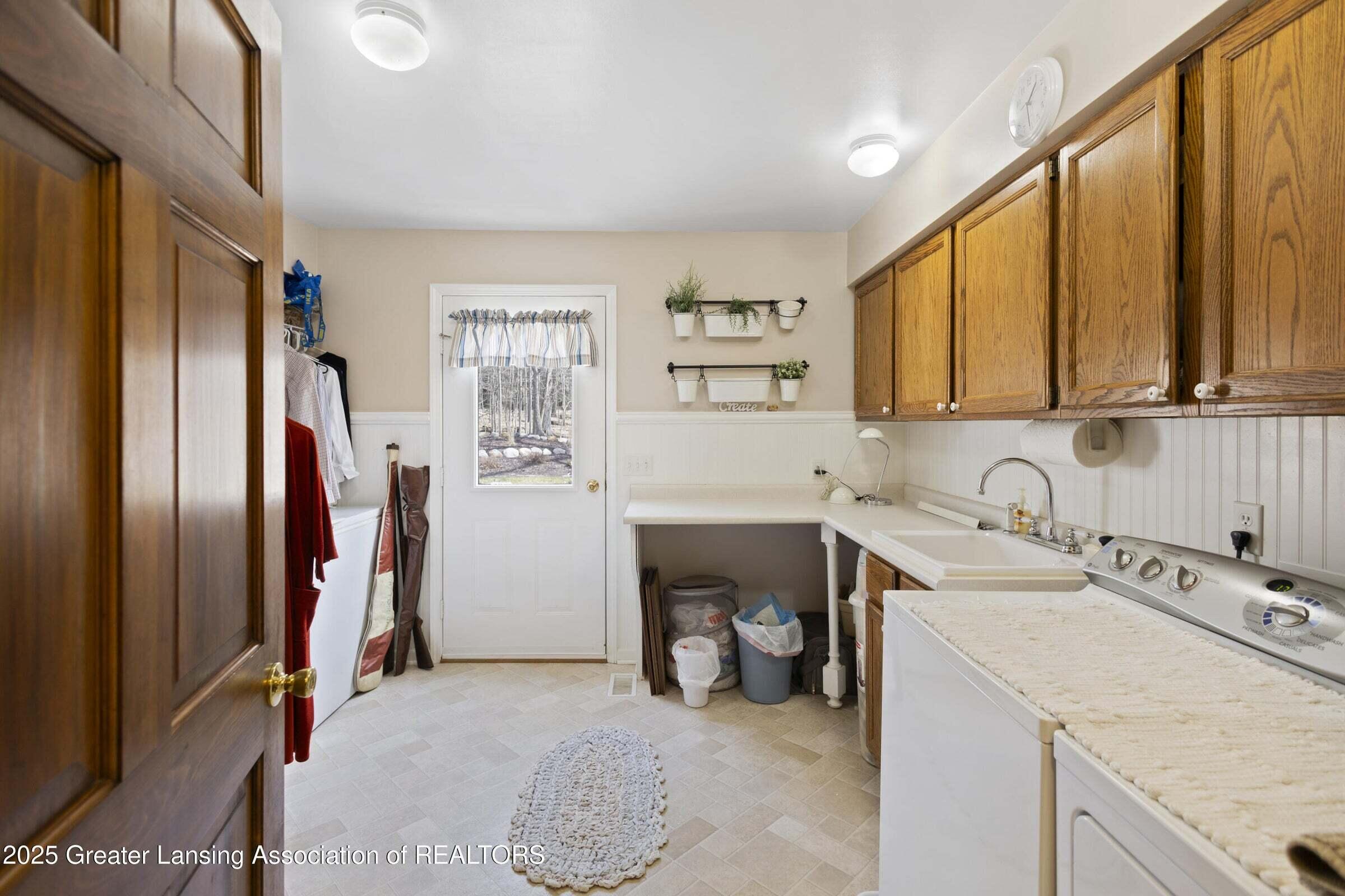 11781 West Herbison Road Eagle, MI 48822 - Photo 32 of 50 20250603131919093940000000-o