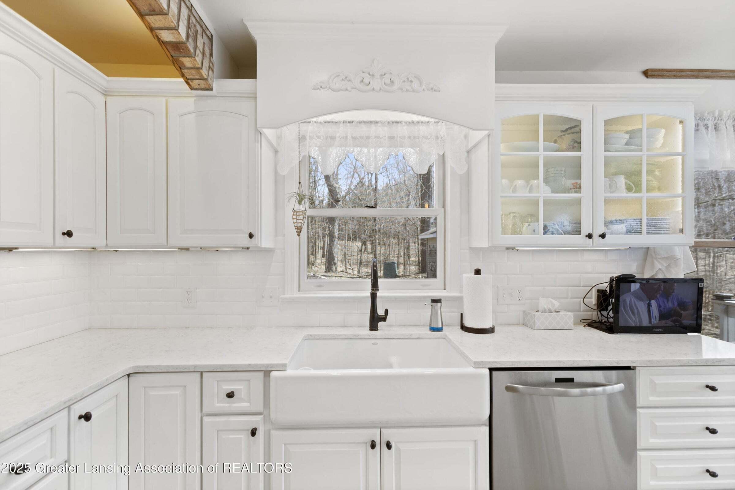 11781 West Herbison Road Eagle, MI 48822 - Photo 9 of 50 20250603131858656553000000-o