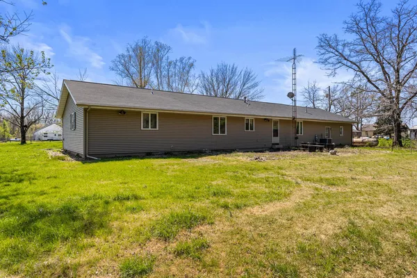 $225,000 | 1150 E Cr 800 North, Sullivan, IL 61951