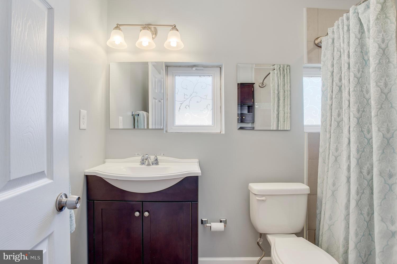 2403 East Cold Spring Lane Baltimore, MD 21214 - Photo 23 of 29 Upper Level Full Bath