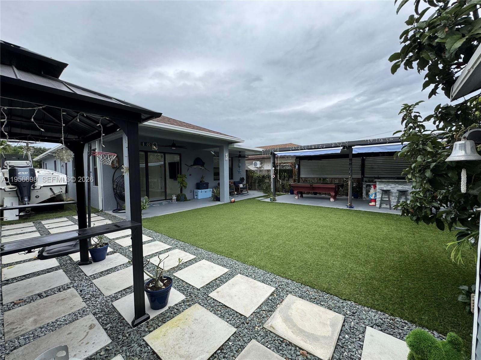 885 Northeast 3rd Avenue Homestead, FL 33030 - Photo 24 of 36 right-back