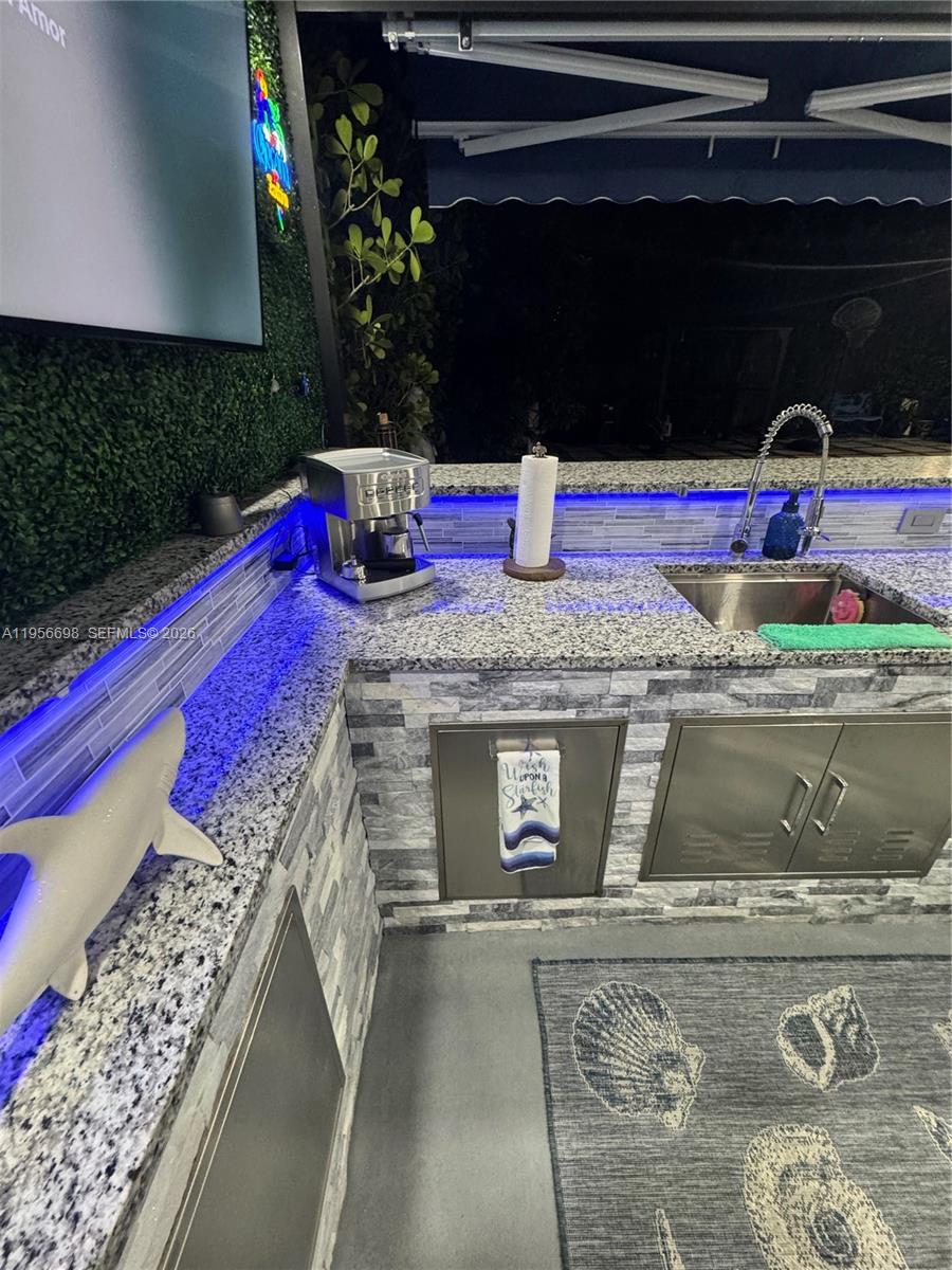 885 Northeast 3rd Avenue Homestead, FL 33030 - Photo 30 of 36 Pergola- kitchen bar