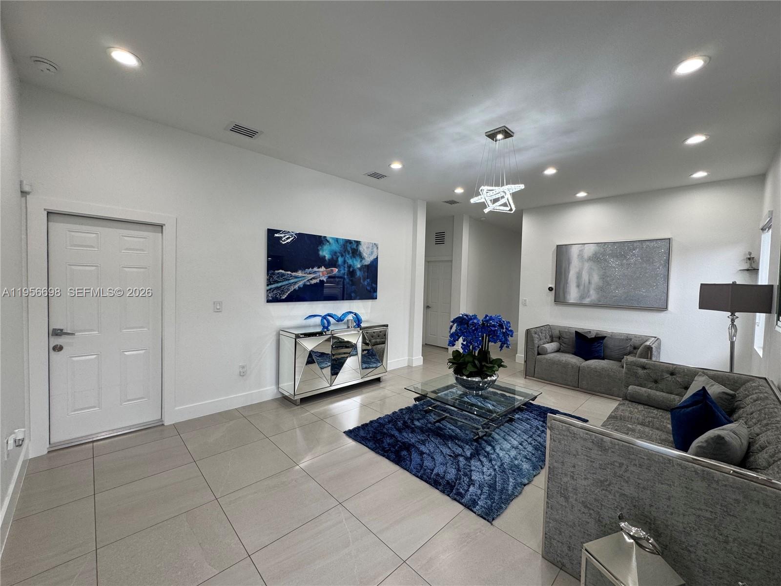 885 Northeast 3rd Avenue Homestead, FL 33030 - Photo 3 of 36