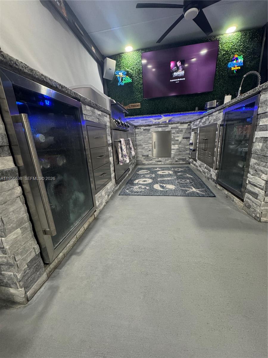 885 Northeast 3rd Avenue Homestead, FL 33030 - Photo 31 of 36 Pergola- kitchen bar