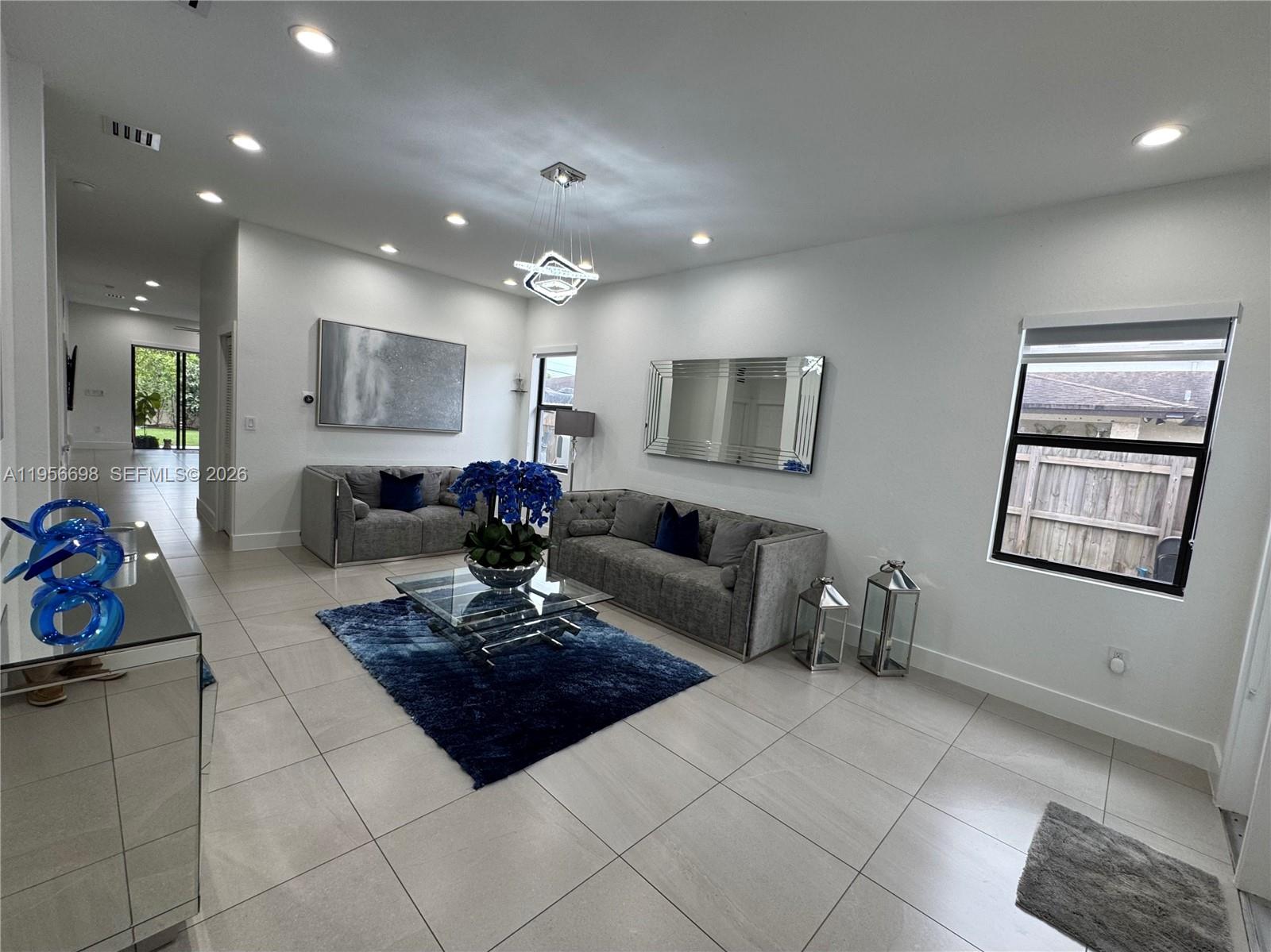 885 Northeast 3rd Avenue Homestead, FL 33030 - Photo 4 of 36