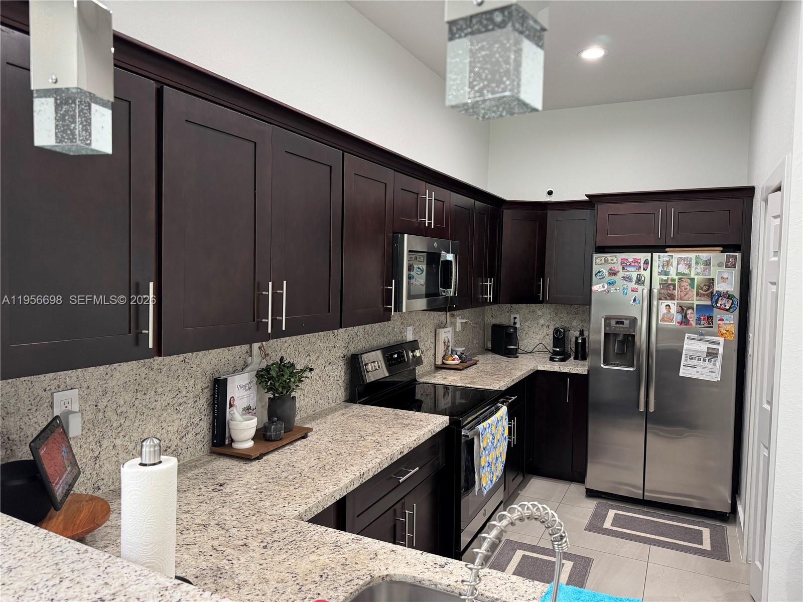 885 Northeast 3rd Avenue Homestead, FL 33030 - Photo 6 of 36