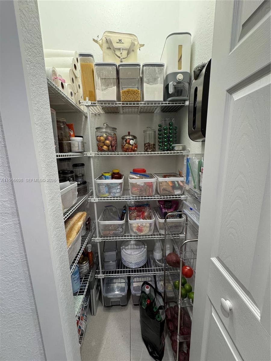 885 Northeast 3rd Avenue Homestead, FL 33030 - Photo 7 of 36