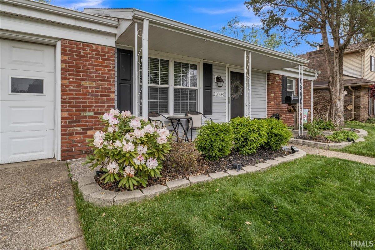 5808 Whitethorne Drive Evansville, IN 47710 - Photo 2 of 16