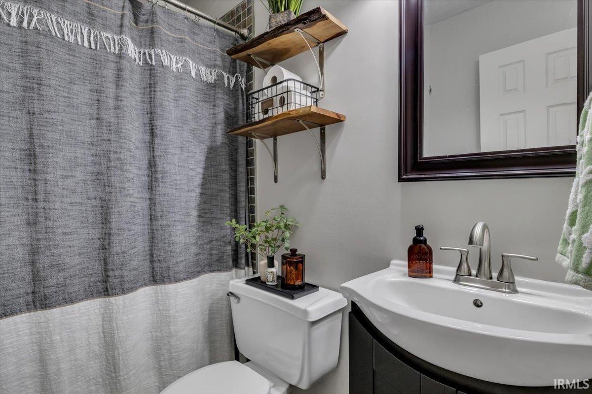 5808 Whitethorne Drive Evansville, IN 47710 - Photo 9 of 16