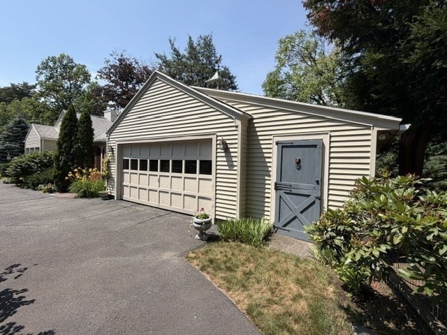 139 Burbank Road Longmeadow, MA 01106 - Photo 4 of 41