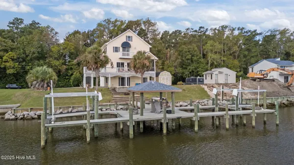 $1,125,000 | 850 Sea Gate Drive, Newport, NC 28570