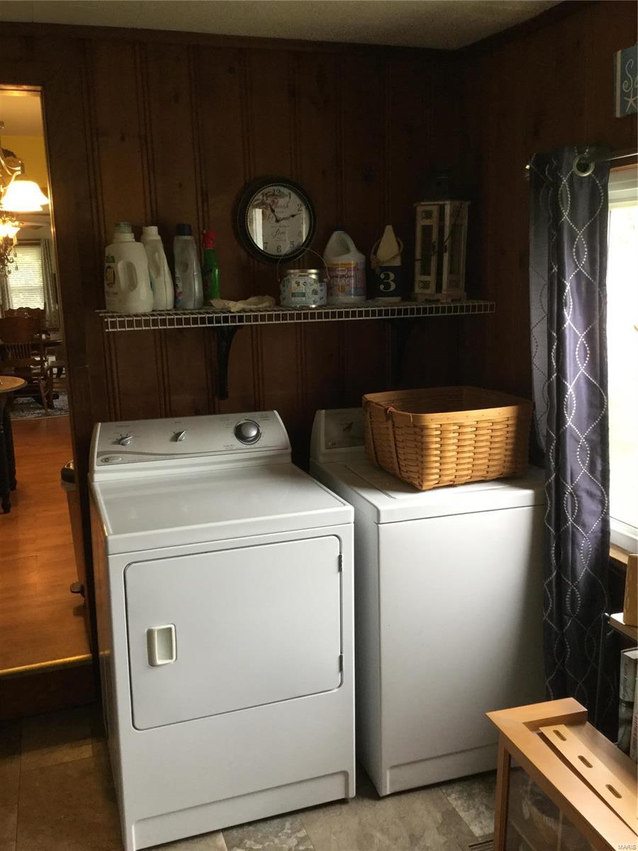 401 Berry Street Gillespie, IL 62033 - Photo 8 of 32