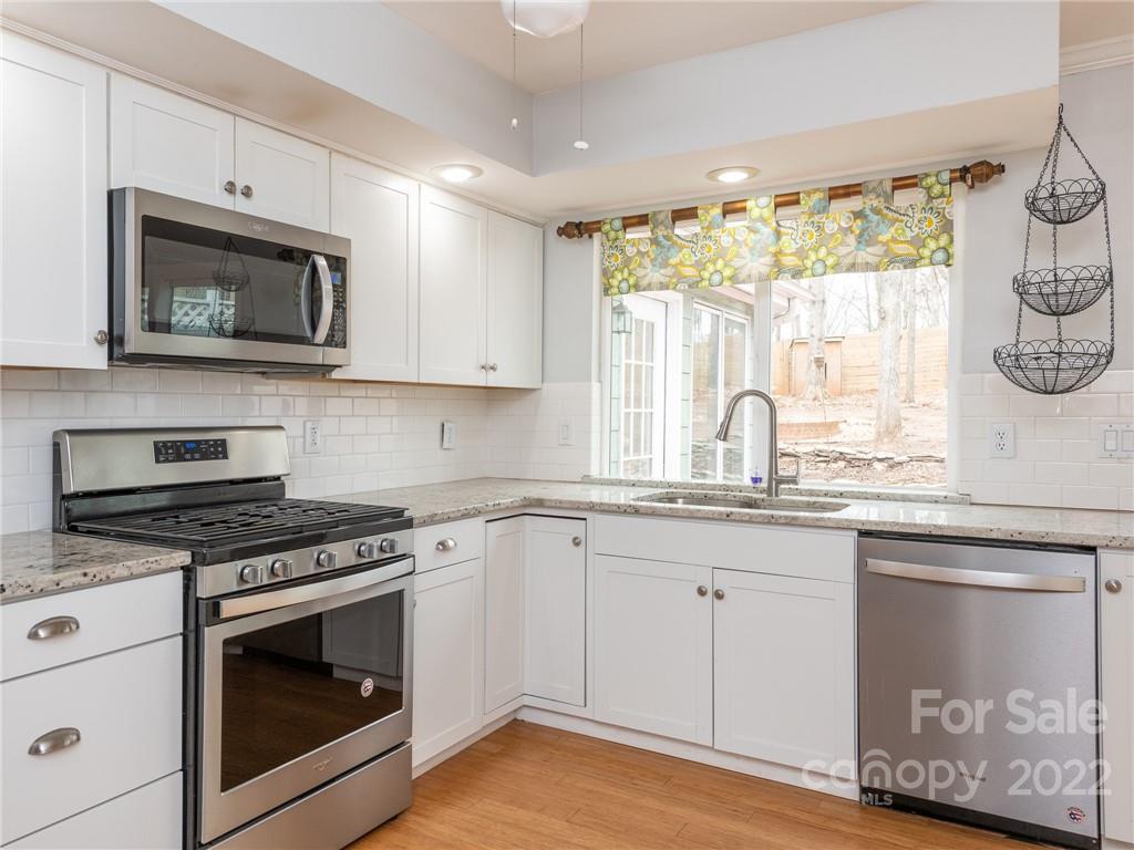 7614 Robin Crest Road Charlotte, NC 28226 - Photo 3 of 47 Gallery Image 3