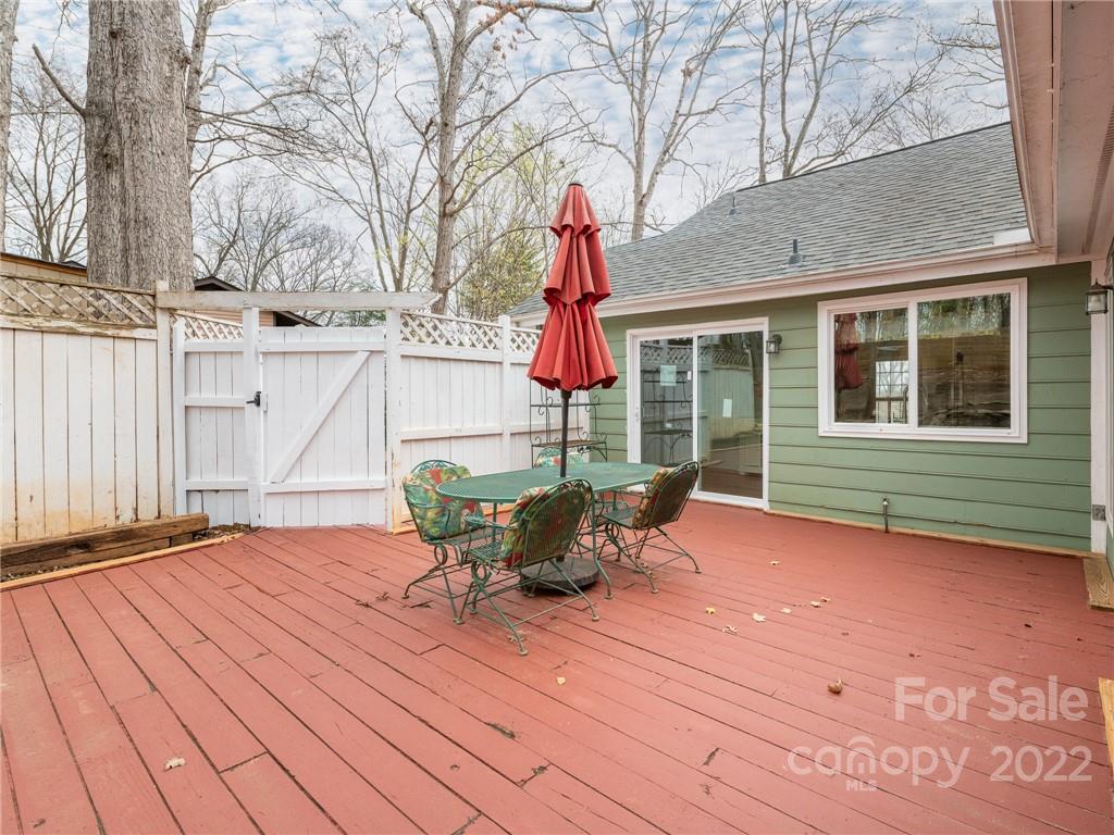 7614 Robin Crest Road Charlotte, NC 28226 - Photo 39 of 47 Gallery Image 39