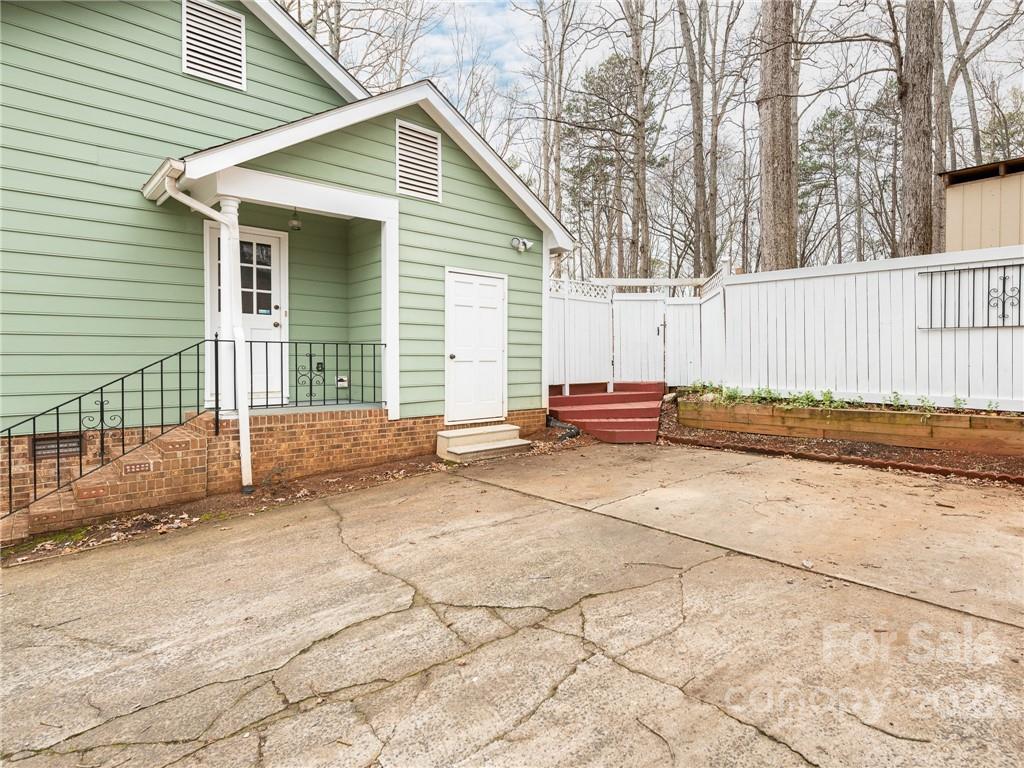 7614 Robin Crest Road Charlotte, NC 28226 - Photo 46 of 47 Gallery Image 46