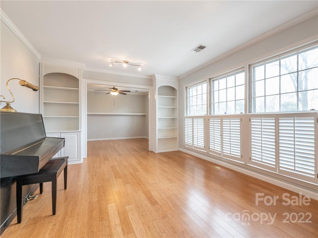 7614 Robin Crest Road Charlotte, NC 28226 - Photo 10 of 47 Gallery Image 10